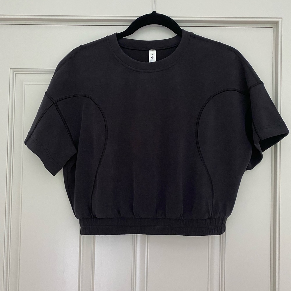 Lululemon Softstreme cropped Short sleeve size 6